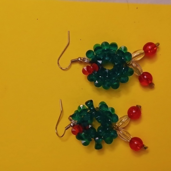 ❤️ Homemade Christmas Wreath Earrings - Picture 2 of 2